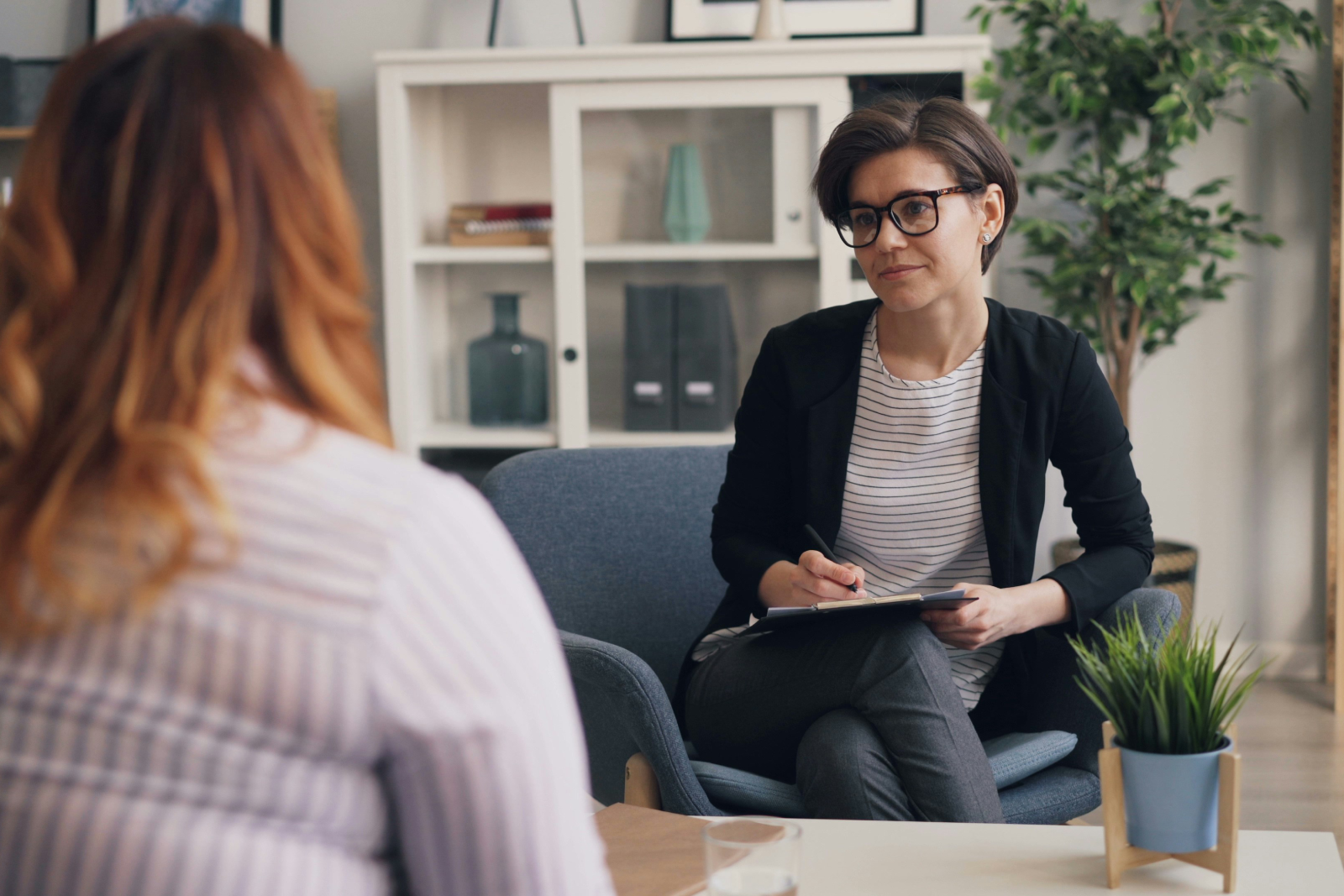 Person talking with Psychologist ADHD